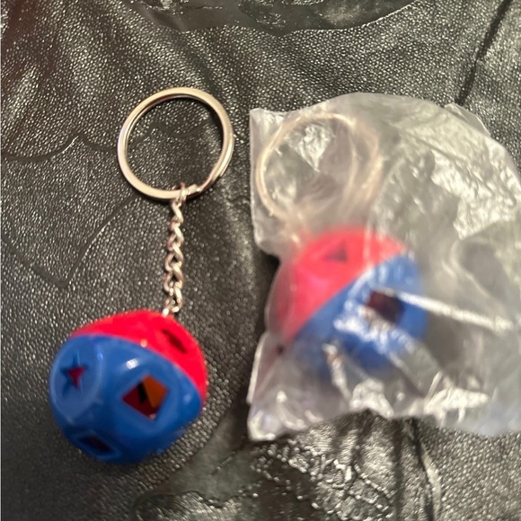 Tupperware keychain - Picture 2 of 3